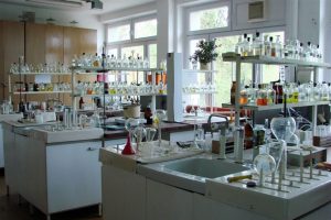 TRAINING ESTIMASI KETIDAKPASTIAN PENGUKURAN PADA LABORATORIUM